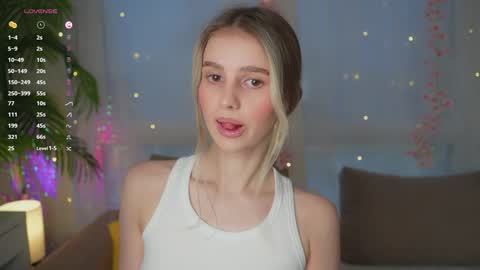 Snapshot of fluffy_angel chatting on January 11, 7:49 am Adeline online show from January 11, 7:49 am