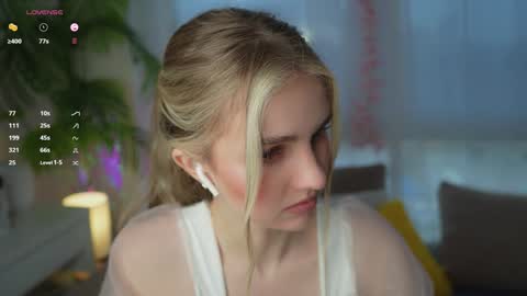 Snapshot of fluffy_angel chatting on January 29, 9:12 am Adeline online show from January 29, 9:12 am