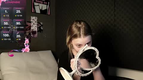 fluffy_cloude online show from May 17, 6:12 am