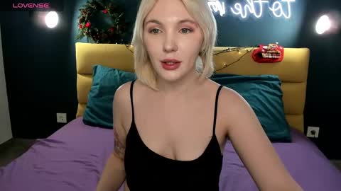 Monica online show from December 27, 1:22 am