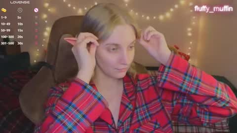 Snapshot of fluffy_muffin3 chatting on December 28, 7:01 pm Agatha online show from December 28, 7:01 pm