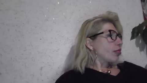 fox_red_lady7 online show from May 17, 7:13 pm