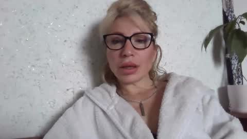 fox_red_lady7 online show from May 3, 7:34 am
