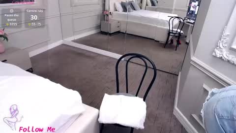 Ana online show from May 26, 1:10 pm