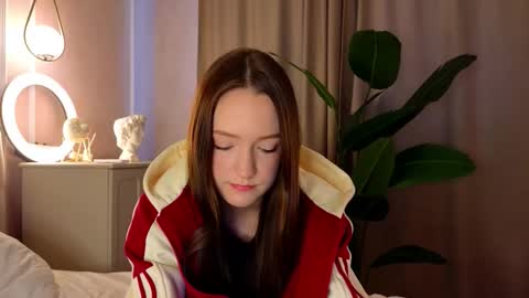 Marybrown eye Katy gray eye online show from March 1, 8:47 am