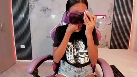 Laura online show from May 5, 7:50 pm