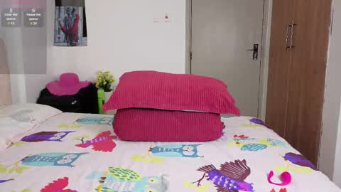 Nessa-Independent model online show from December 21, 12:20 pm