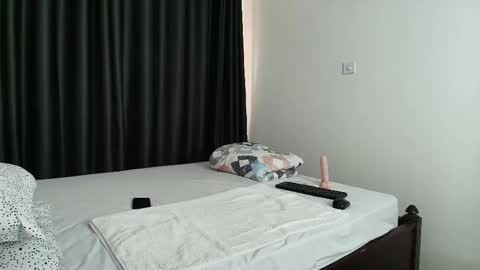 freaky_bunnies online show from December 1, 9:46 am