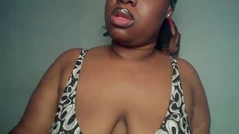 freaky slut5 online show from May 7, 5:23 am