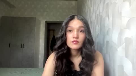 Mia online show from June 17, 5:09 am