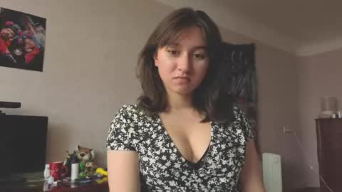 Mia online show from May 16, 10:36 am