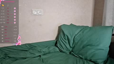 Mia online show from December 19, 3:48 pm