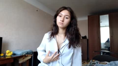 Mia online show from October 18, 9:23 am