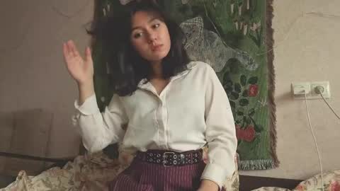 Mia online show from May 19, 6:09 am