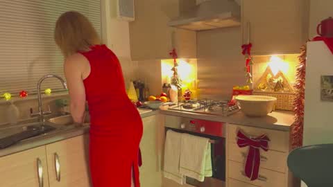 Snapshot of french_devotion chatting on December 23, 7:41 pm Louise or Lou 3 online show from December 23, 7:41 pm