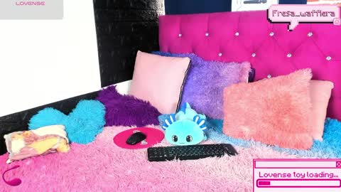 fresa_wafflera online show from April 7, 10:56 pm