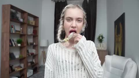 Freya online show from March 28, 8:52 pm