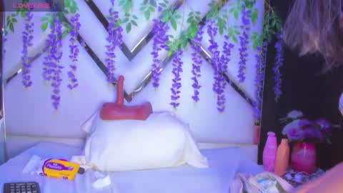 Freya online show from May 6, 3:54 am