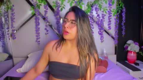 Freya online show from May 26, 3:39 am
