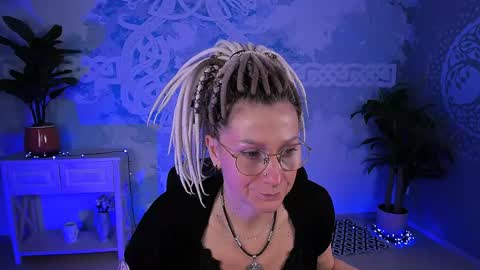 Frida Tander online show from April 28, 5:22 am