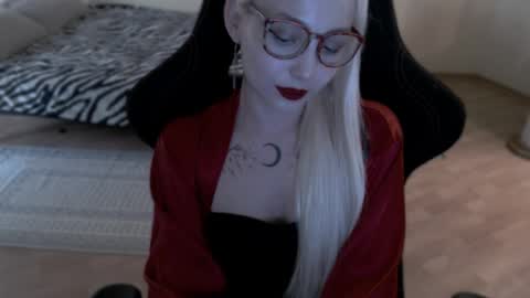 Lilith online show from May 6, 11:58 am