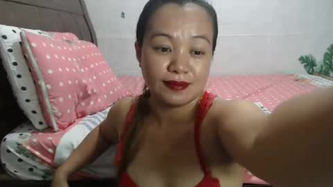 Snapshot of funluvnpinay4u chatting on February 15, 2:15 am MAE online show from February 15, 2:15 am