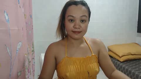 Snapshot of funluvnpinay4u chatting on December 4, 2:09 am MAE online show from December 4, 2:09 am