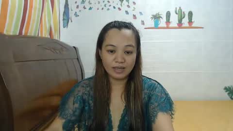 Snapshot of funluvnpinay4u chatting on December 20, 1:36 am MAE online show from December 20, 1:36 am