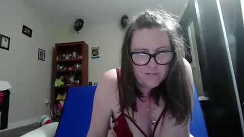 fuzzypeaches87 online show from May 22, 2:31 am