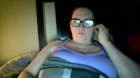 fuzzypeaches87 online show from March 2, 7:15 am