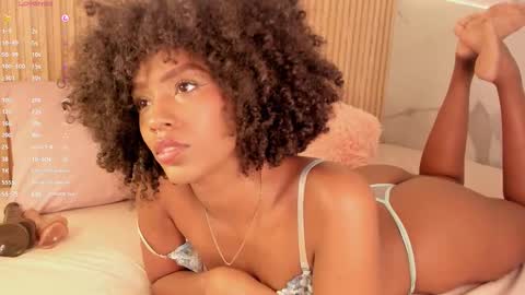   Independent model online show from November 28, 1:03 pm