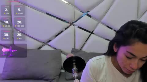 gabbieskinny online show from May 18, 12:33 pm