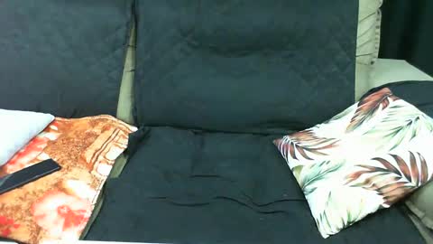Snapshot of gabibrasil chatting on January 30, 11:02 pm gaby layla online show from January 30, 11:02 pm