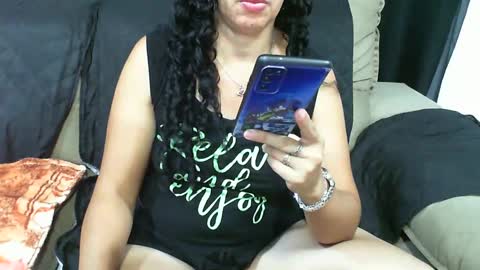 Snapshot of gabibrasil chatting on February 3, 1:52 am gaby layla online show from February 3, 1:52 am