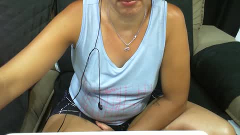Snapshot of gabibrasil chatting on February 25, 2:47 am gaby layla online show from February 25, 2:47 am
