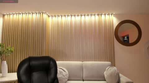 Gabriella Lee online show from May 19, 3:13 am