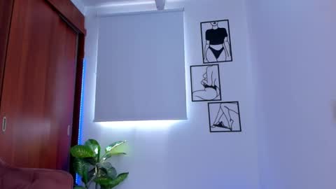 Snapshot of gaby_girl chatting on September 25, 5:44 pm online show from September 25, 5:44 pm