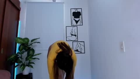 Snapshot of gaby_girl chatting on January 27, 9:44 pm online show from January 27, 9:44 pm