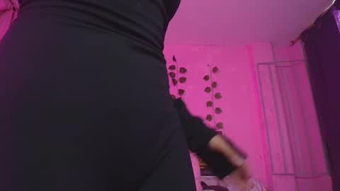Snapshot of gaby_tailor_ chatting on January 4, 6:19 pm Gaby online show from January 4, 6:19 pm