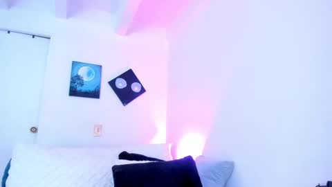 Gaia Stone online show from November 2, 12:52 pm