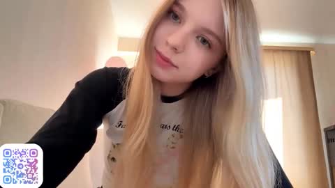 Chloe online show from September 22, 8:35 am
