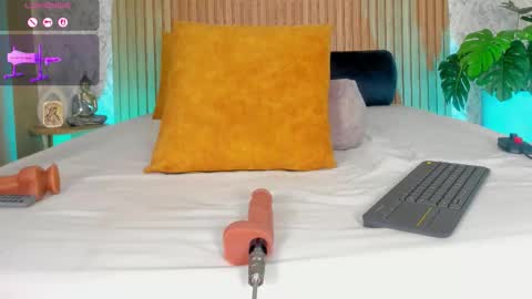 Kendal  online show from October 10, 6:24 pm