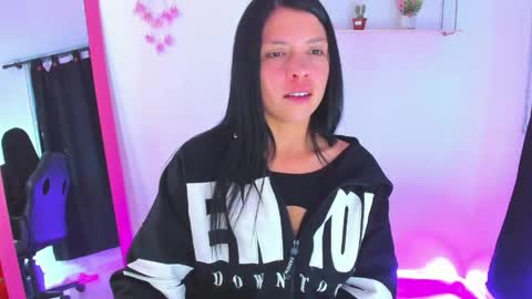 giaaaa   online show from May 20, 11:02 pm