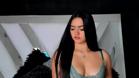 gigi wilden online show from December 6, 11:33 am