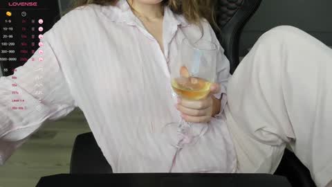 gigihadd online show from December 24, 7:00 pm