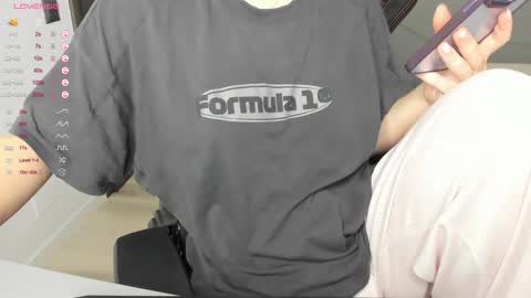 gigihadd online show from December 30, 8:58 pm