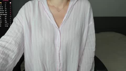 gigihadd online show from September 12, 5:31 pm