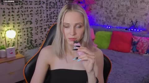 Gina online show from May 21, 2:09 am
