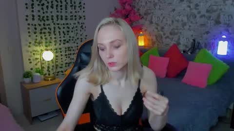 Gina online show from May 9, 3:08 am