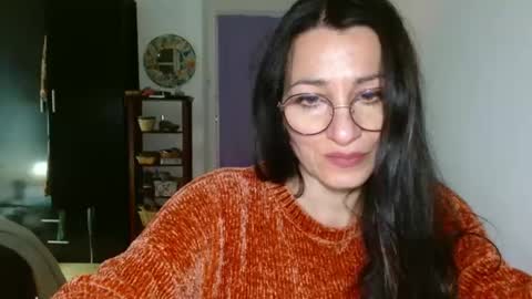 GinaONeon online show from January 2, 8:35 pm
